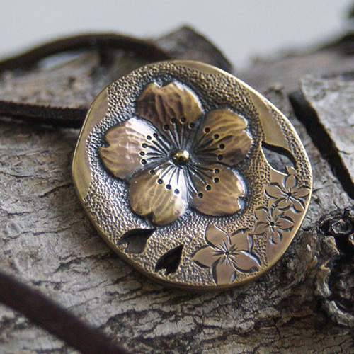 アンティーク 真鍮 透かし彫り ネックレス