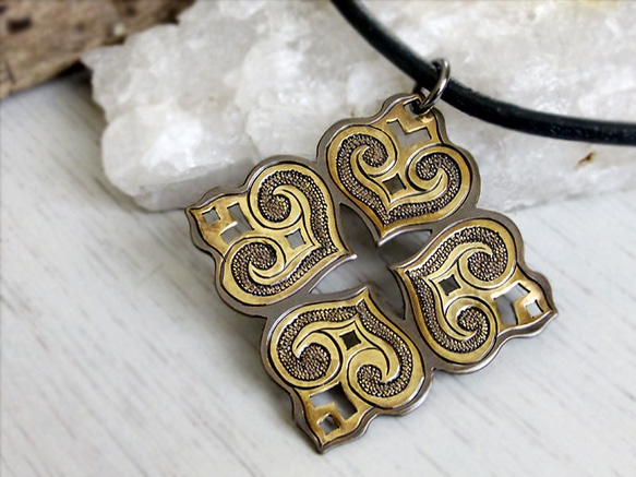 アイヌ文様 アレンジ 真鍮製 ペンダント ネックレス・ペンダント 麓眩
