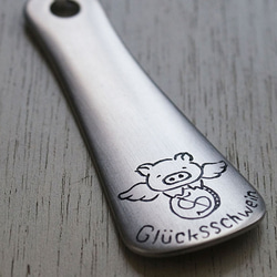 Glücksschwein Lucky Pig 幸せのブタ 靴ベラ アルミ製 1枚目の画像