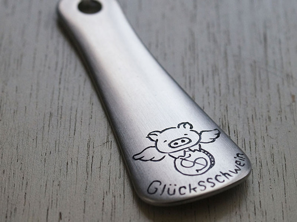 Glücksschwein Lucky Pig 幸せのブタ 靴ベラ アルミ製 1枚目の画像