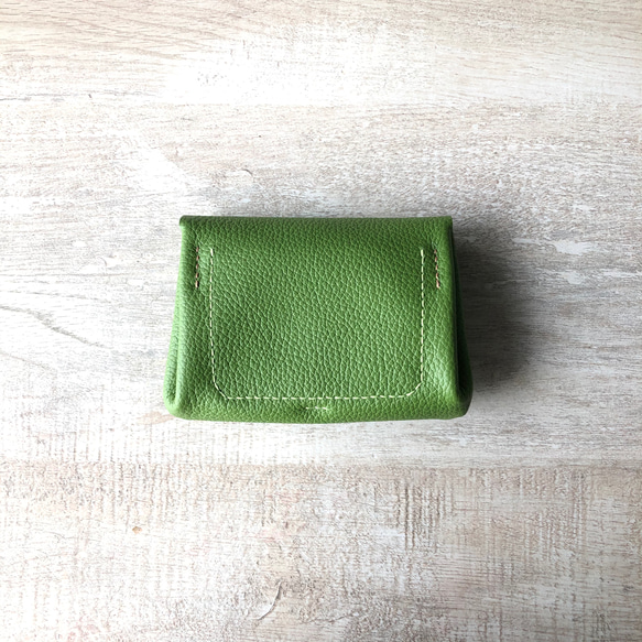 グリーンの革のお財布　(ピンクのファスナー) 10枚目の画像