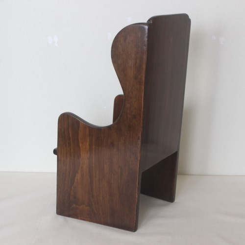 大切なお人形、ぬいぐるみのための椅子。 ウィングバックドールチェア