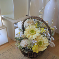 「Creema限定」初夏の新作　プリザーブドフラワーアレンジメント　花かご～ガーベラと 2枚目の画像