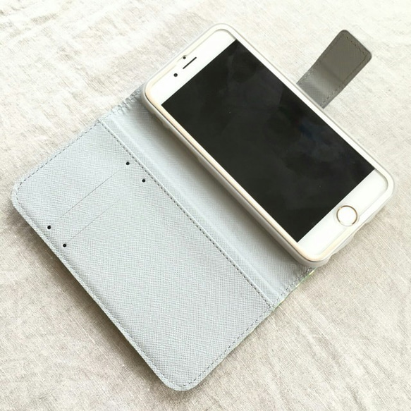 【iPhone6/6s】4種の北欧design❶アンティークフラワーチャーム付きアイフォン手帳型ケース 5枚目の画像