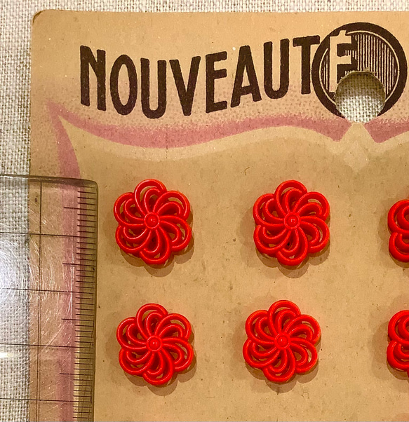 フランス製 スカーレット赤花ボタン (年代物) 2枚目の画像
