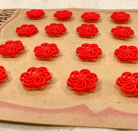 フランス製 スカーレット赤花ボタン (年代物) 3枚目の画像
