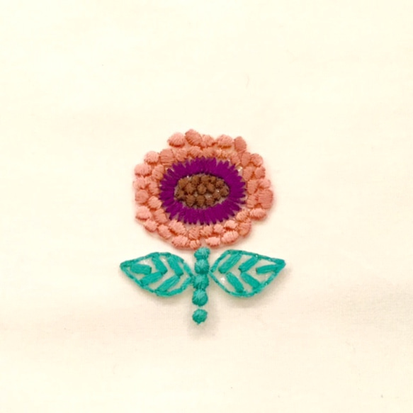 手刺繍風 お花ワッペン(ピンク)[WA069] 1枚目の画像