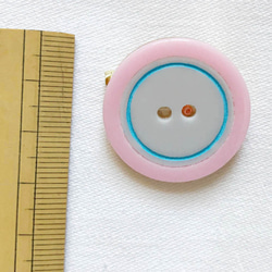 アクリルボタン　ブローチ　ピンク縁×金ラメ [FS006] 2枚目の画像