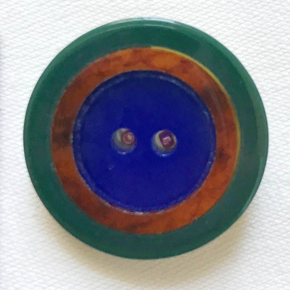 アクリルボタン　ブローチ　深緑縁×うすイエロー [FS010] 1枚目の画像