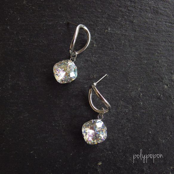 【SALE・チタンピアスのみ】ウェーブフープとスワロフスキーのチタンピアス（シルバー×クリスタルパティナ） 4枚目の画像