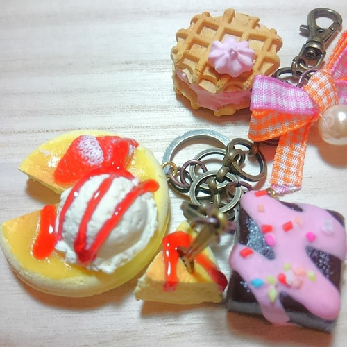 送料無料♪おいしそうなスイーツキーホルダー&マグネット キーホルダー