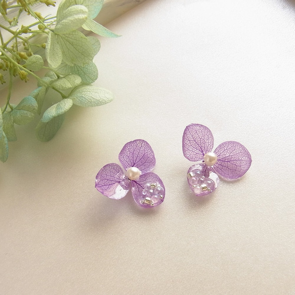 紫陽花と露 イヤリングorピアス 江戸紫色 2枚目の画像