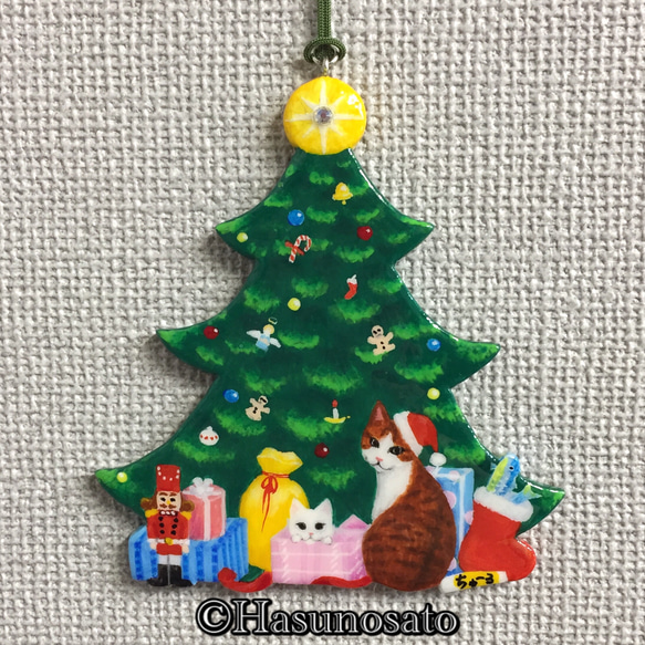 クリスマスツリーと猫 の オーナメント【陶器風 手描き石塑粘土アクセサリー】冬 クリスマス 猫 5枚目の画像