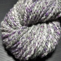 手紡ぎ毛糸　モノトーンプラス 紫系　80ｇメリノカラーミックス 2枚目の画像
