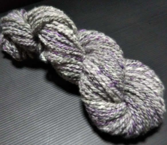 手紡ぎ毛糸　モノトーンプラス 紫系　80ｇメリノカラーミックス 3枚目の画像