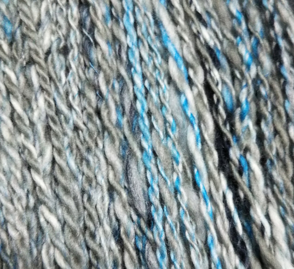 手紡ぎ毛糸　モノトーンプラス ブルー系　80ｇメリノカラーミックス 3枚目の画像
