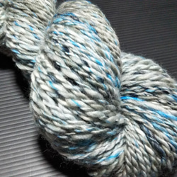 手紡ぎ毛糸　モノトーンプラス ブルー系　80ｇメリノカラーミックス 4枚目の画像