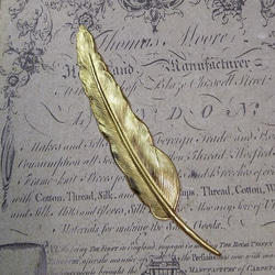 BEHOLD− 真鍮製 羽根 1個 フェザー アメリカ製 パーツ 天使 ヴィンテージ風 1枚目の画像