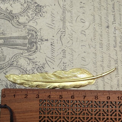 BEHOLD− 真鍮製 羽根 1個 フェザー アメリカ製 パーツ 天使 ヴィンテージ風 4枚目の画像