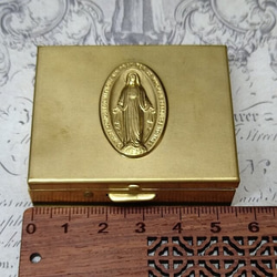 BEHOLD− 真鍮製 ピルケース L 1個 マリア メダイ 箱 ボックス キリスト教 アメリカ製 スタンピング ブラス 6枚目の画像