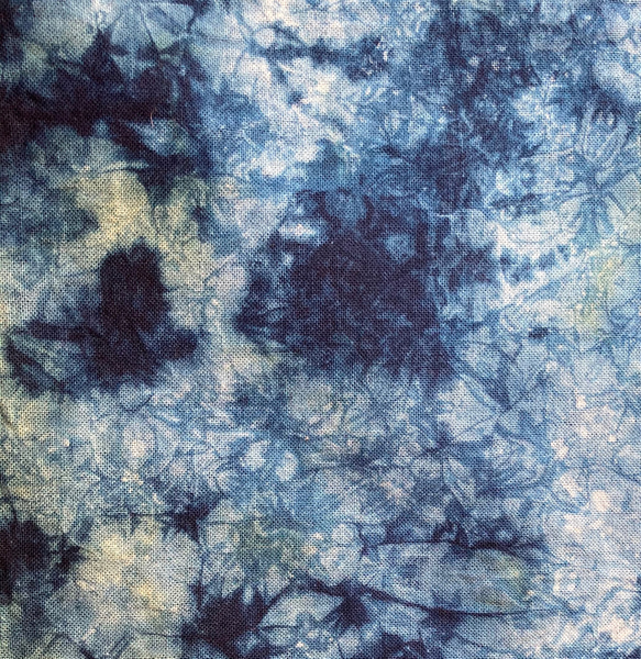 天然藍染と草木染めを掛け合わせた　手ぬぐい 4枚目の画像
