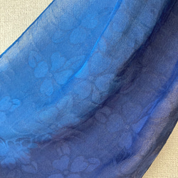 天然藍染　絹スカーフ 3枚目の画像