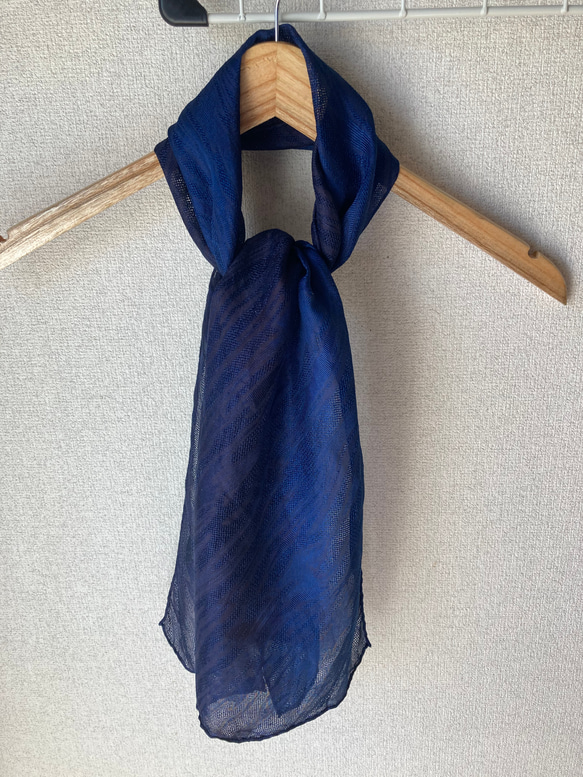 天然藍染　絹スカーフ 3枚目の画像