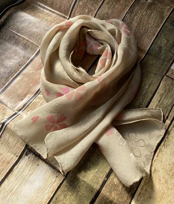 草木染め　絹スカーフ 1枚目の画像