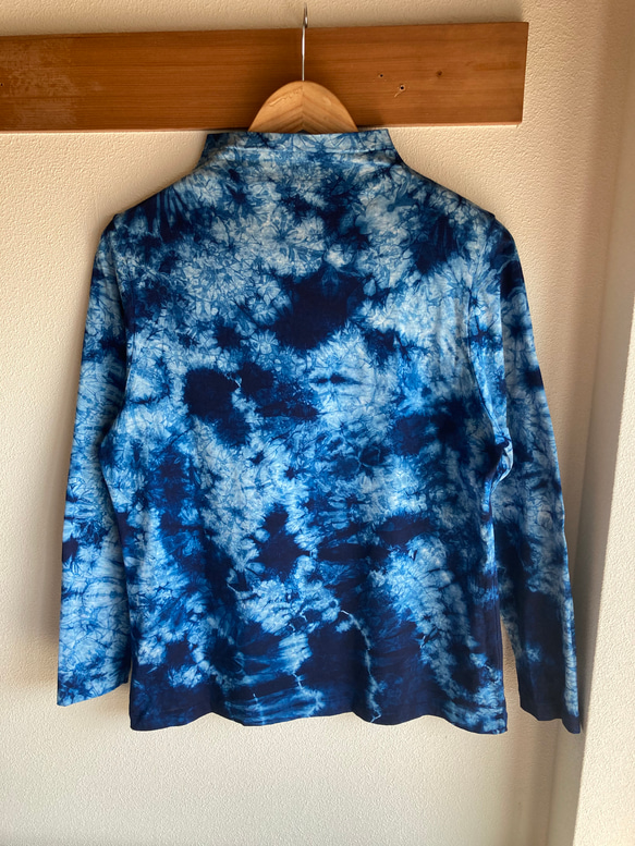 天然藍染　オフネックTシャツ　女性用　長袖　Ｆ 2枚目の画像