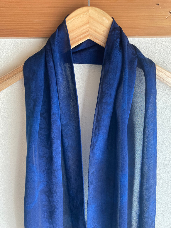 天然藍染　絹スカーフ 4枚目の画像