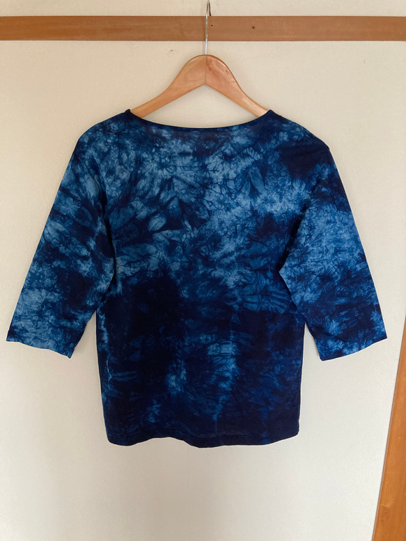 天然藍染　丸首Tシャツ女性用 七分袖　フリーサイズ 2枚目の画像