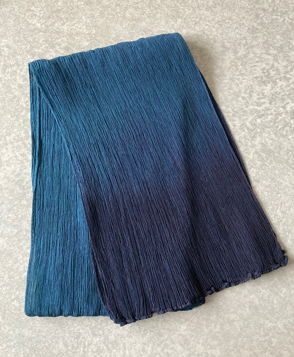 天然靛藍染色小圍巾絲 第2張的照片
