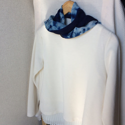 天然藍染   絹スカーフ 2枚目の画像