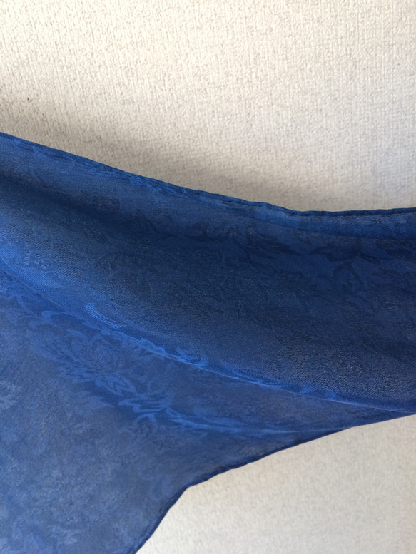 天然藍染 絹スカーフ 3枚目の画像