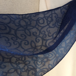 天然藍染 スカーフ  絹 3枚目の画像