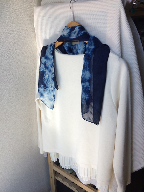天然藍染スカーフ 絹 3枚目の画像