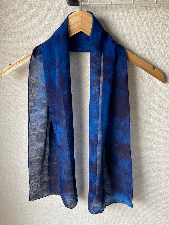 天然藍染  絹スカーフ 1枚目の画像