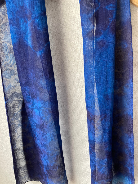 天然藍染  絹スカーフ 2枚目の画像