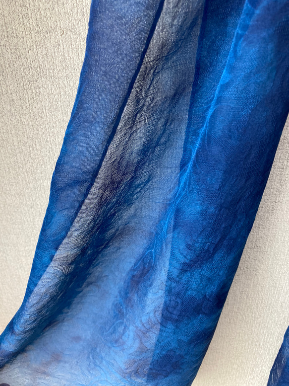 天然藍染　絹スカーフ 6枚目の画像