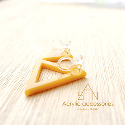 △triangle earring△mustard_金属アレルギー対応_トライアングルイヤリング 2枚目の画像