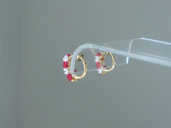玻璃編織胡桃木耳環（格紋/紅白）耳環 第3張的照片