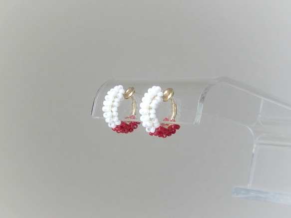 紅白/内丹-ガラスの編みくるみイヤリング　ピアス 2枚目の画像