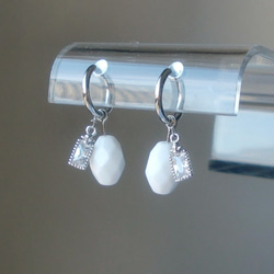 立方氧化鋯和白色玻璃 3way 耳環 第1張的照片