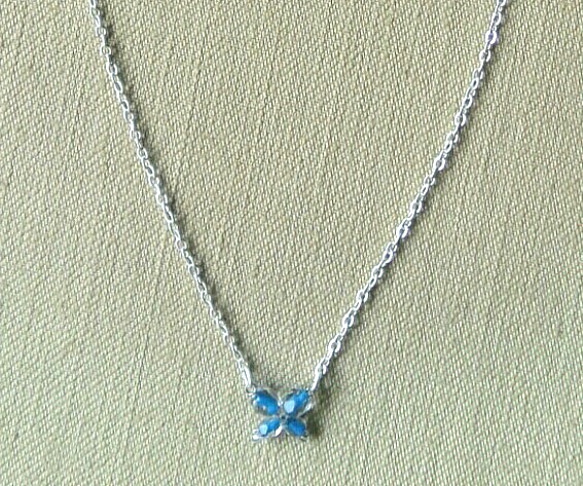 Petit Papillon 項鍊（透明藍色） 第1張的照片