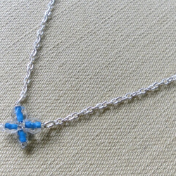 Petit Papillon 項鍊（透明藍色） 第2張的照片