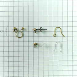 ガーネットのショートイヤリング(ピアス) 2枚目の画像