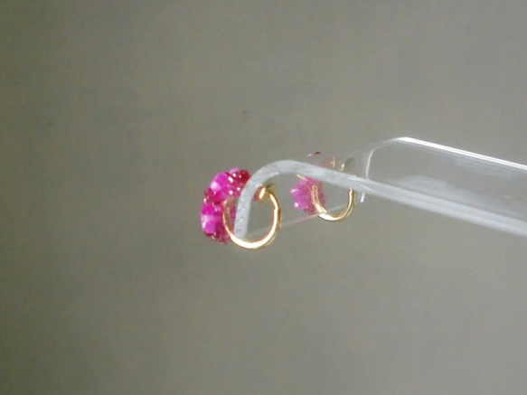 ピンクの蘭のイヤリング／マゼンタ　ピアス 3枚目の画像