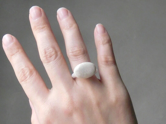 白玉玻璃戒指（可立式） 第6張的照片