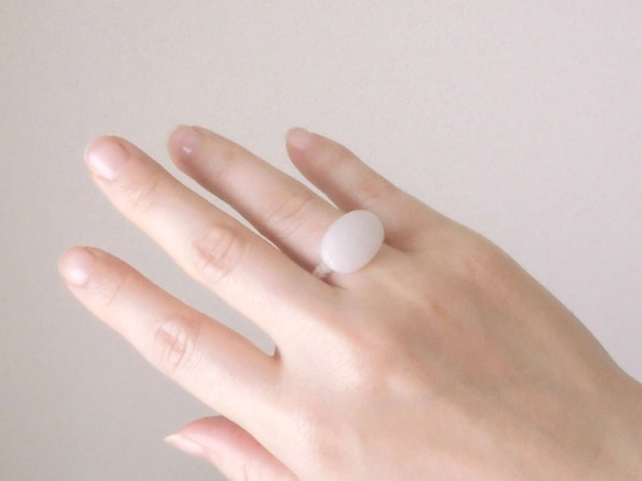 白玉玻璃戒指（可立式） 第4張的照片