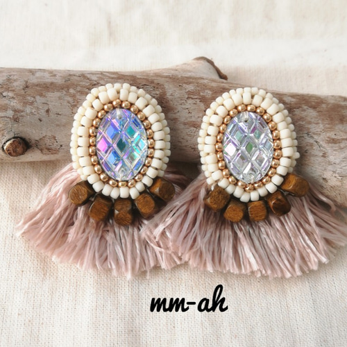 ダイヤカット＊オーロラビジュー＊ボヘミアン刺繍フリンジピアス 